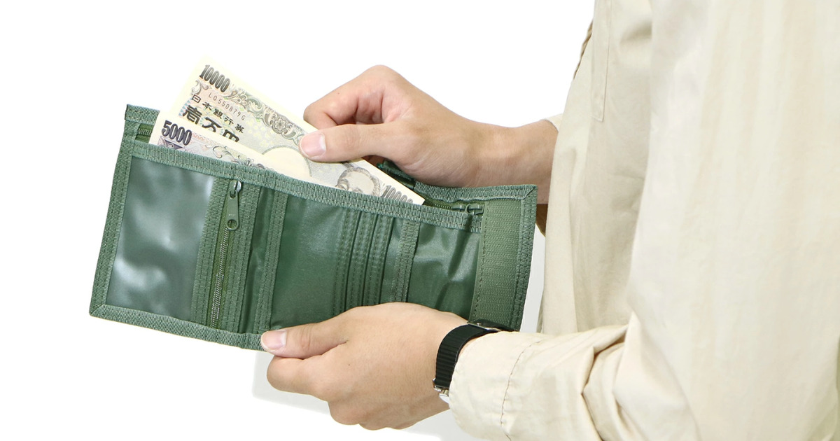 ナイロン製の財布はダサいのか、ポーターの二つ折り財布の中身の様子
