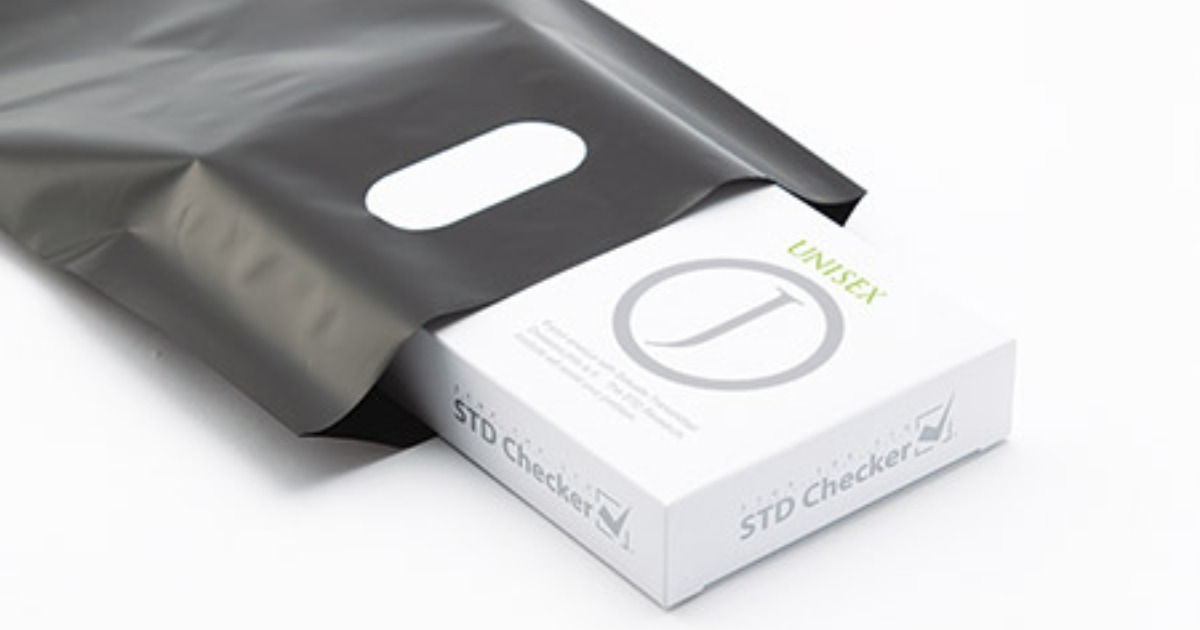 STDチェッカー性病検査キットの宅配便梱包方法。黒い包装で外から見て検査キットであることはわからない様子。