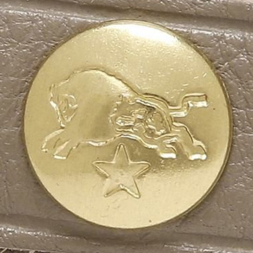 イルビゾンテの本物のボタン（並行輸入品の二つ折り財布）